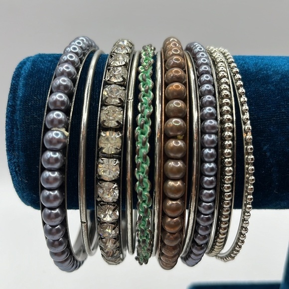 Bracelet Lot 24 Bracelet Faux Pearl Rhinestones Black and Silver Tone Bangle - Picture 2 of 11